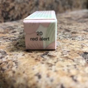 NIB Red Alert 🚨 Clinique Dramatically Different Lipstick 💄 ❣️ B2GO free❣️